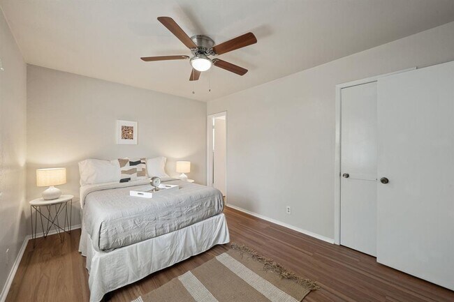 Building Photo - 703 Country Aire Dr