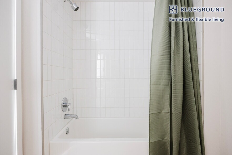 Building Photo - 200 Mesnager St