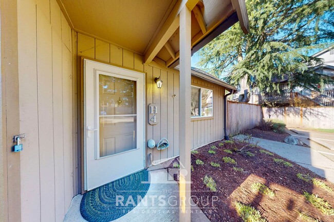 Building Photo - Lovely pet-free end unit in an established...