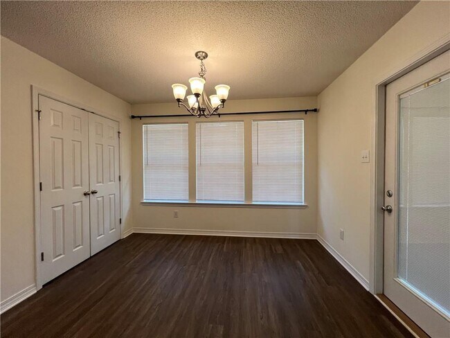 Building Photo - 8450 N Kendall Ct