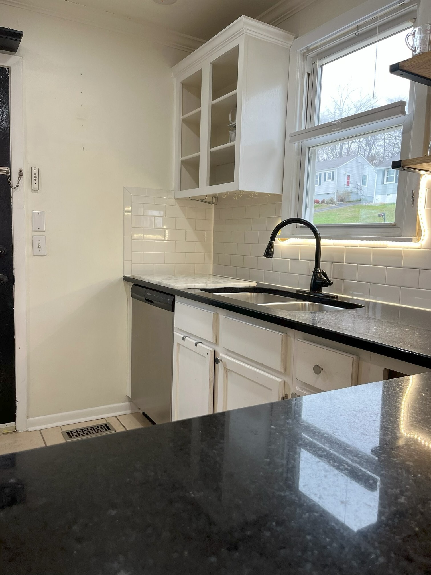 Building Photo - 3803 Lookout Dr