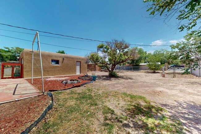 Building Photo - NEAR NORTH VALLEY PUEBLO 2 Bedroom  1 Bath...