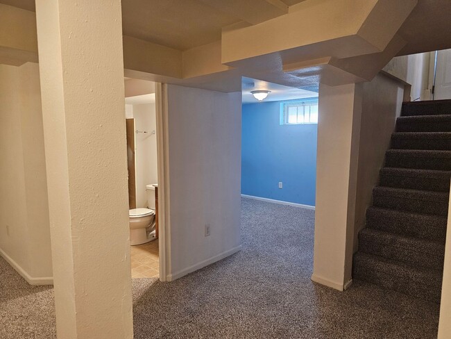 Building Photo - 915 W 28th St