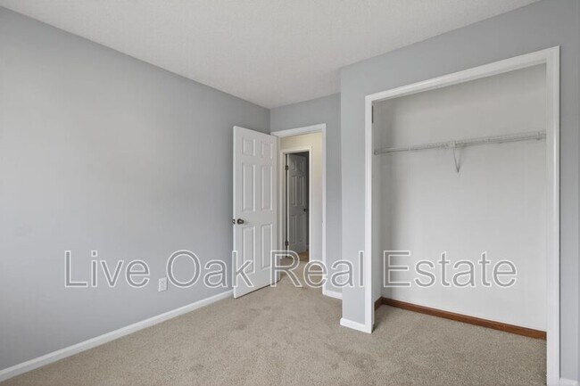 Building Photo - 304 Falling Ln