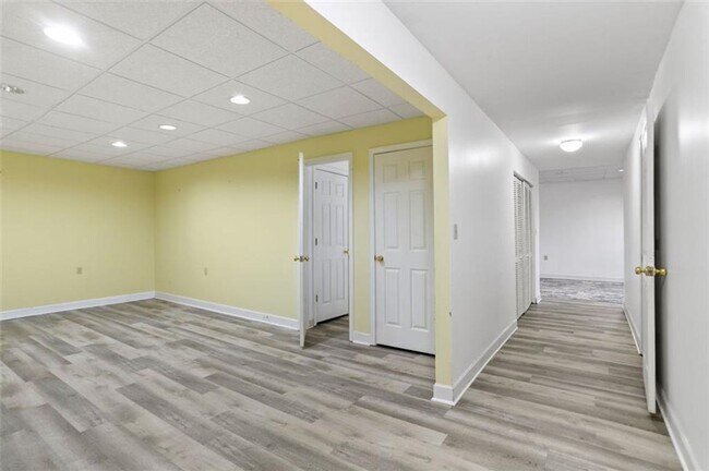 Building Photo - Beautifully Renovated 5-Bedroom, 4-Bath Home on Full Finished Basement!