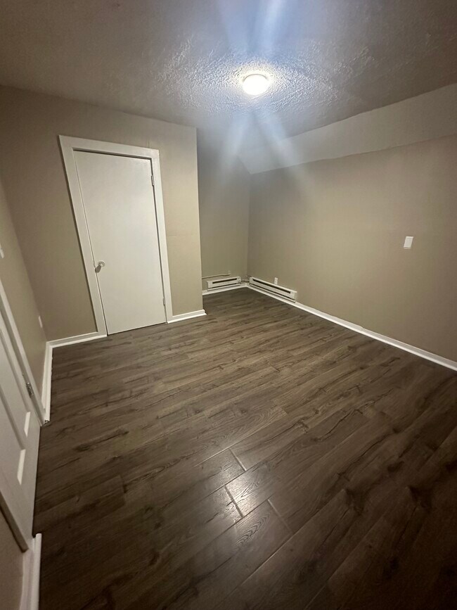 Bedroom - 4653-2 Bryant Ave N