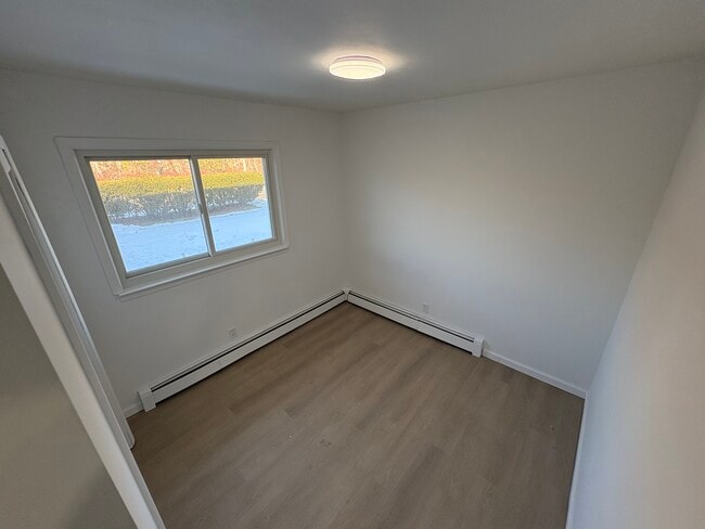 Building Photo - 5494 Express Dr S