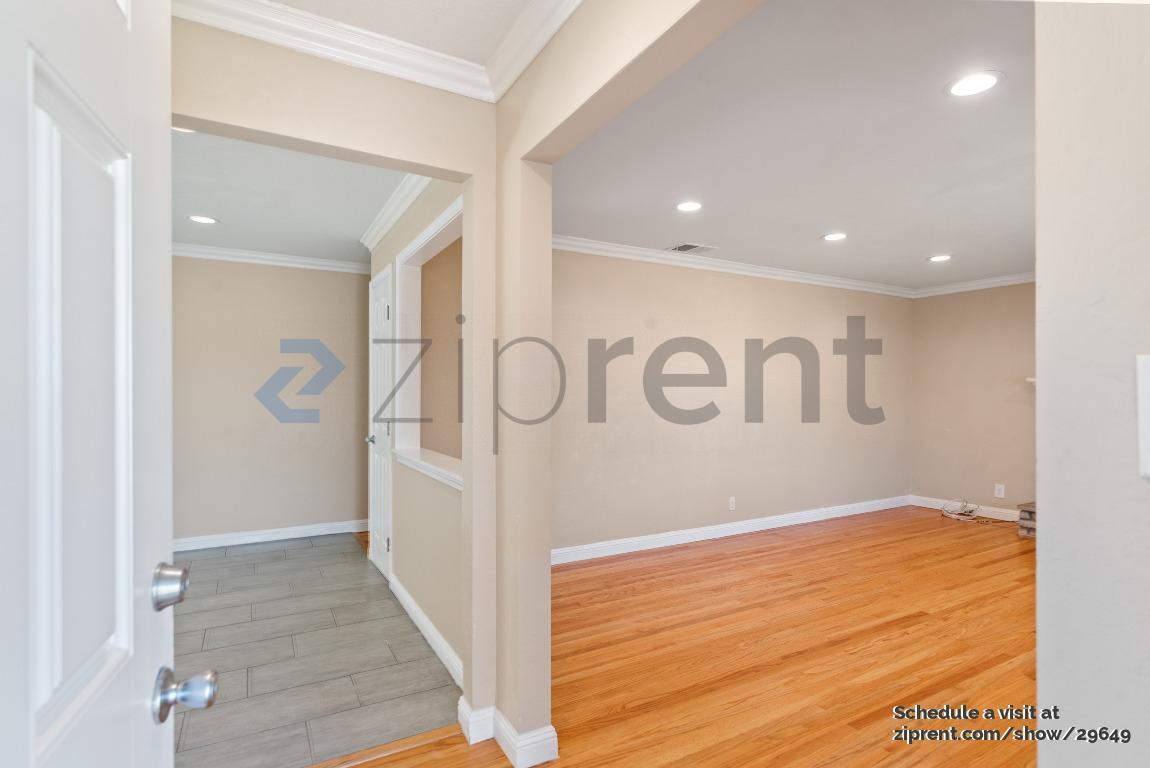 Building Photo - Unit