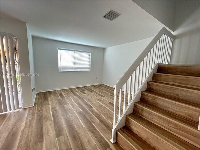 Building Photo - 6255 SW Kendale Lakes Cir