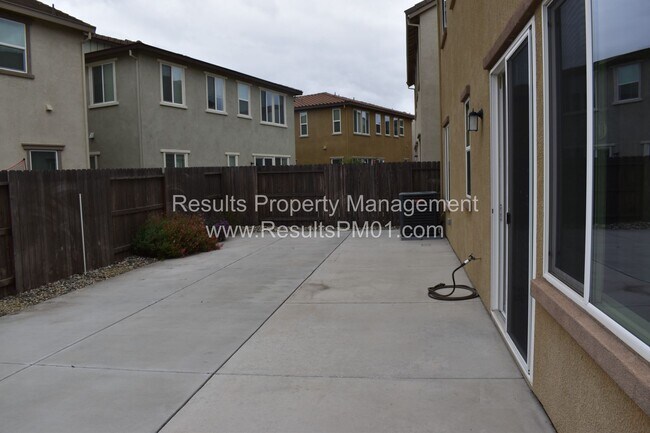 Building Photo - Lovely upgraded Four bedroom w Loft
