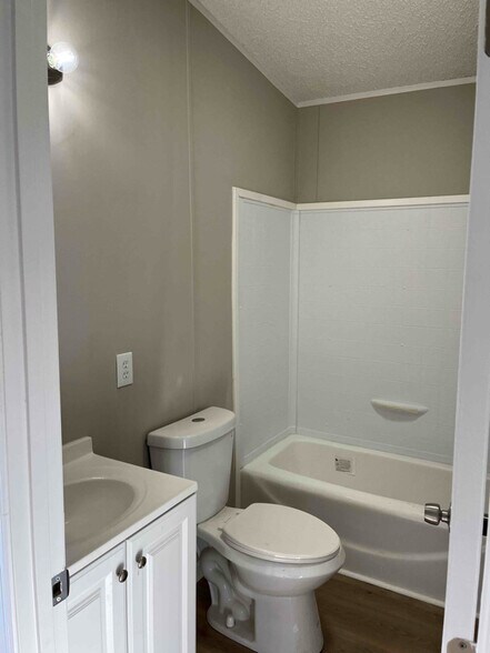 Building Photo - 170 Lee Rd 211