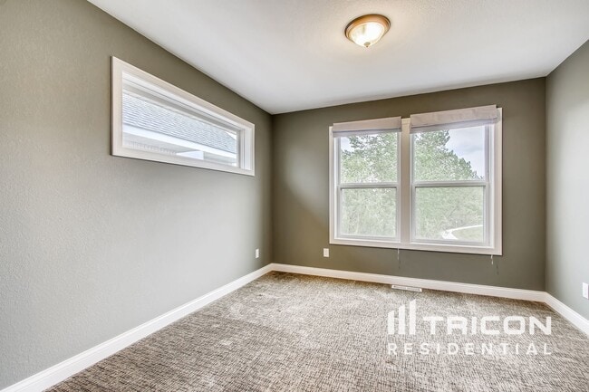 Building Photo - 12386 69th Ln NE