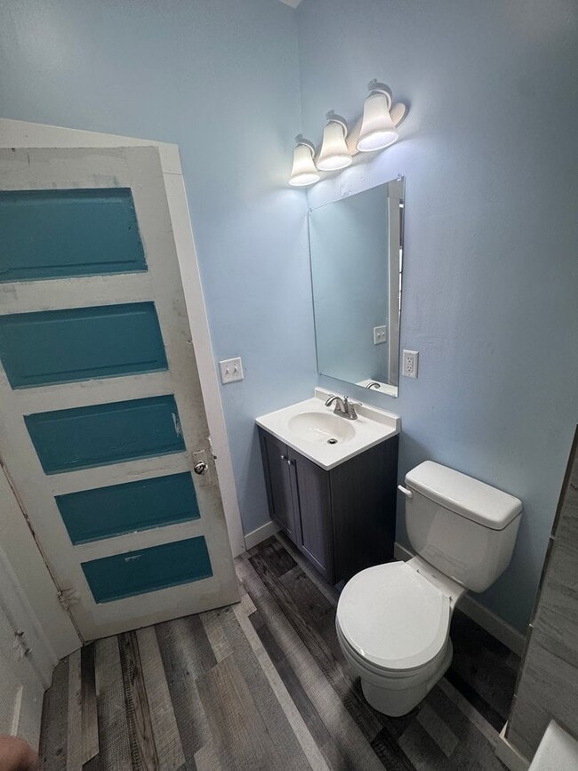 Building Photo - Spacious 4-Bed Home Near Schools with Back...