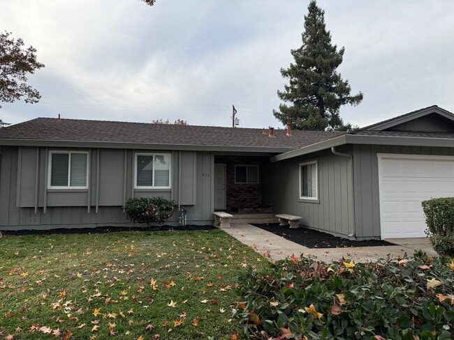 Building Photo - Fully remodeled single story located in La...