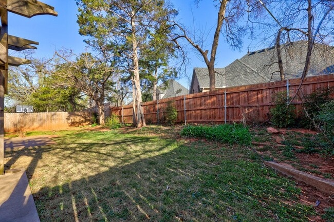 Building Photo - 4 bed, 2 bath home in Edmond