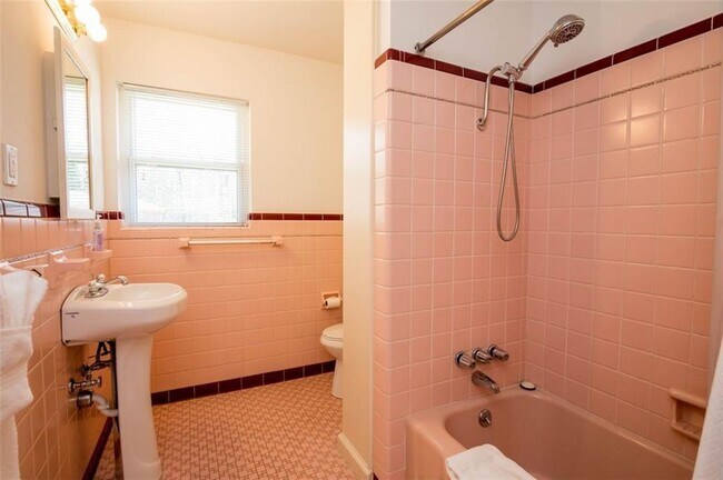 Building Photo - 1538 Beech Valley Way NE