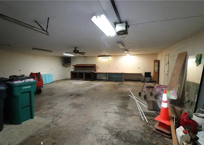 Building Photo - 1800 N Council Rd