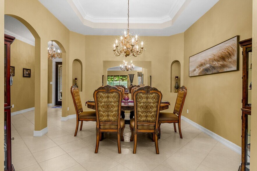 Building Photo - 4806 Europa Dr