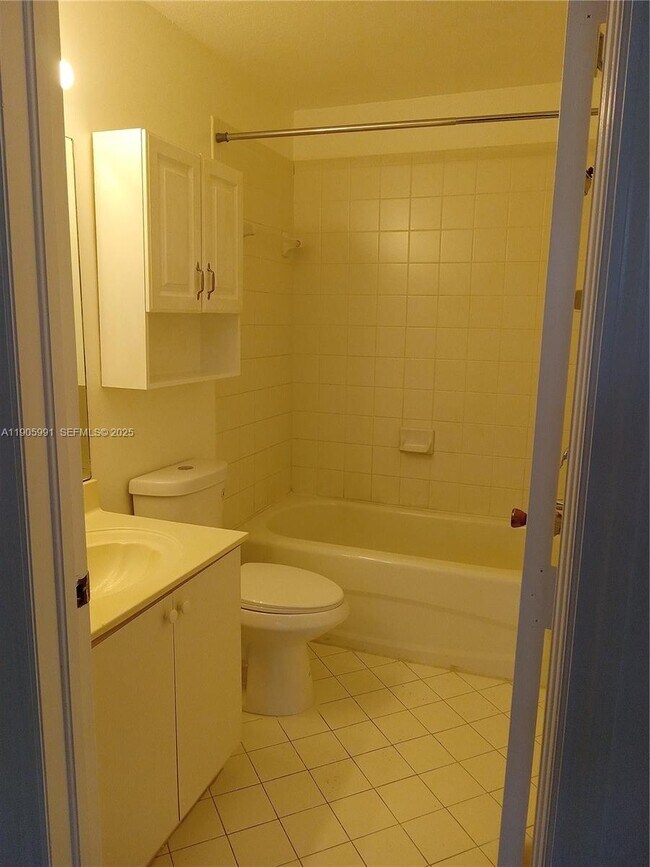 Building Photo - 1270 SE 27th St