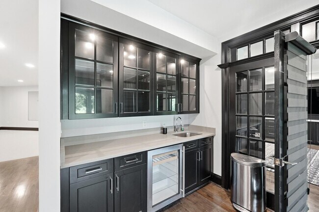 Building Photo - 678 Canterbury Dr
