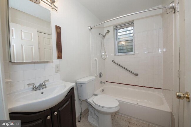 Building Photo - 1526 Mt Vernon St