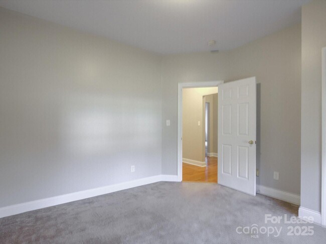 Building Photo - 4405 Sugar Cane Ct