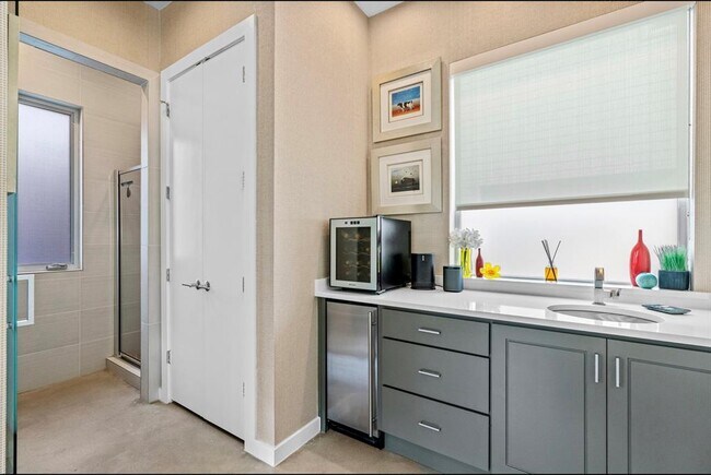 Building Photo - 1608 Ravey St