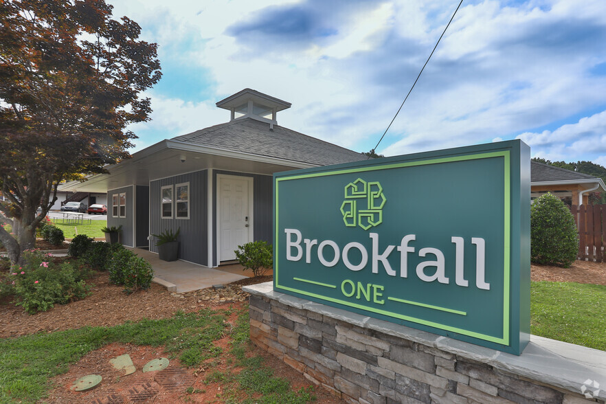 Primary Photo - Brookfall I & II Apartments