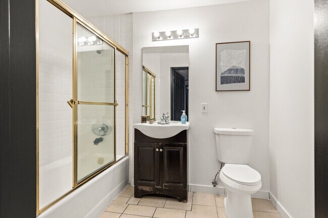 Building Photo - 10777 Ashton Ave