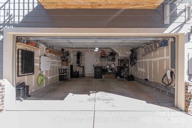 Building Photo - 661 Uwharrie River Rd