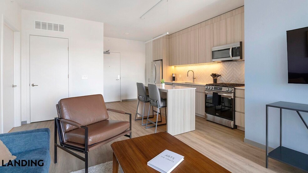 Building Photo - 513 S Damen Ave