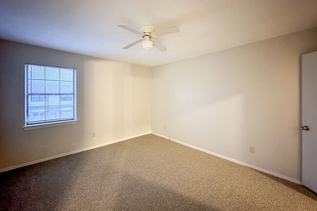 Building Photo - Gorgeous Upstairs 2 Bed 2 Bath In The Heart Of Norman!