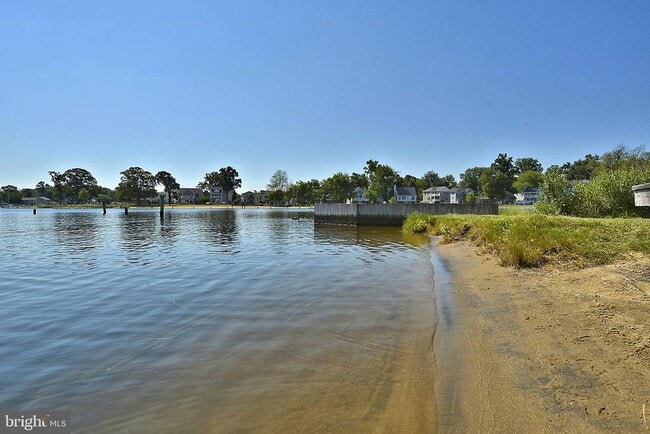 Building Photo - 404 Fairlea Dr