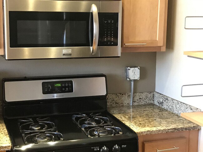 Building Photo - 1 br, 1 bath Townhome - 2805 Xavier Street