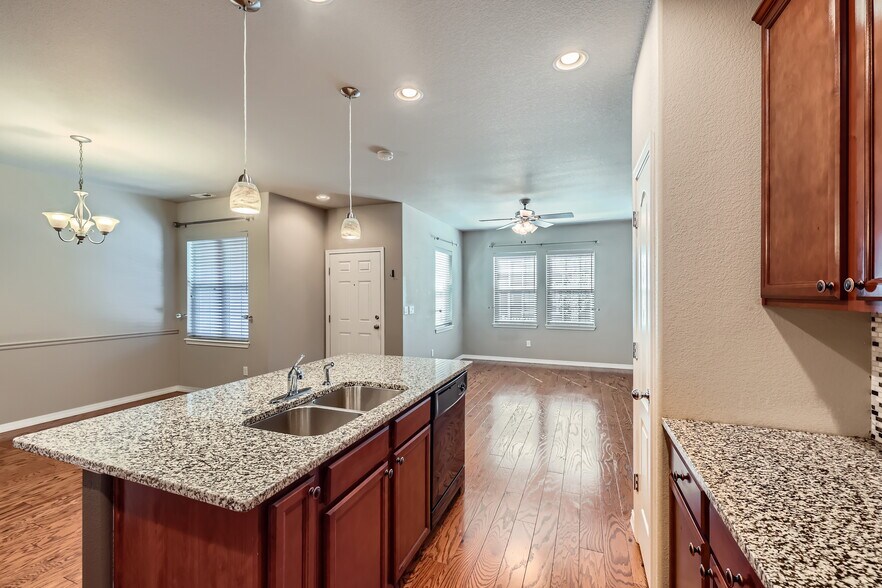 Building Photo - 8883 White Prairie Vw
