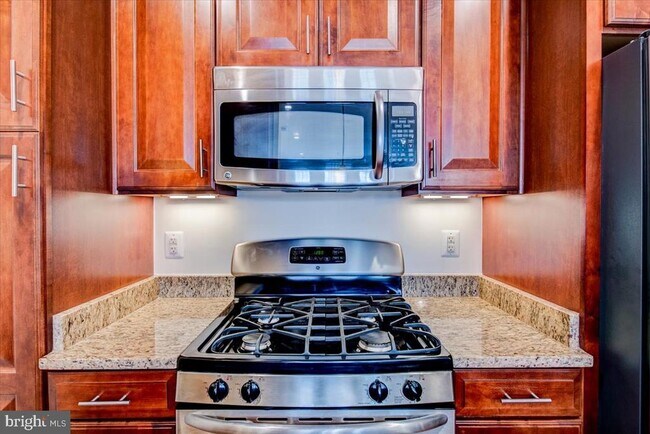 Building Photo - 1023 N Royal St