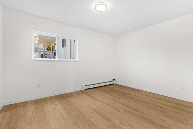Building Photo - 625 Manhattan Pl