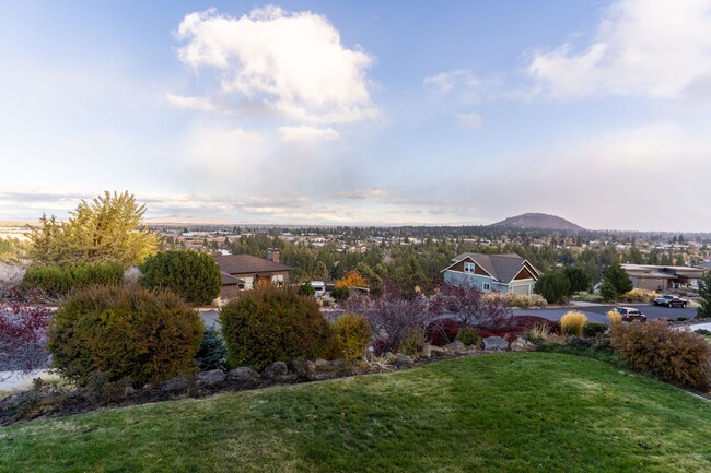 Building Photo - Stunning home on Awbrey Butte!