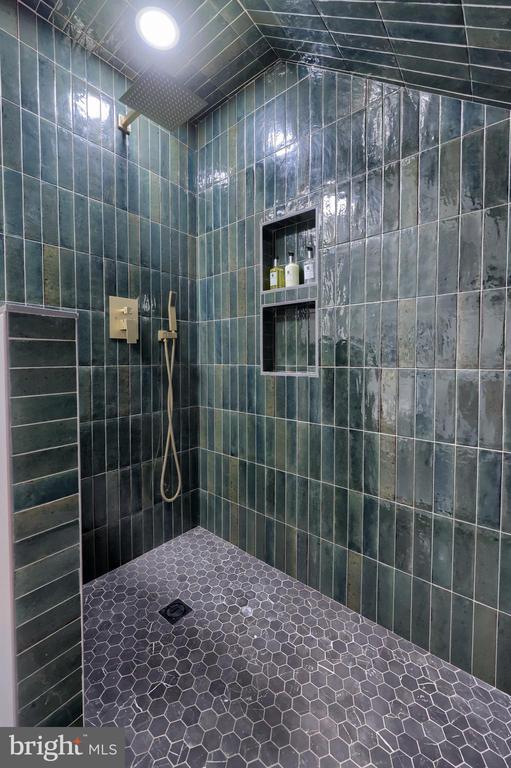 Building Photo - 136 E Harrisburg Ave