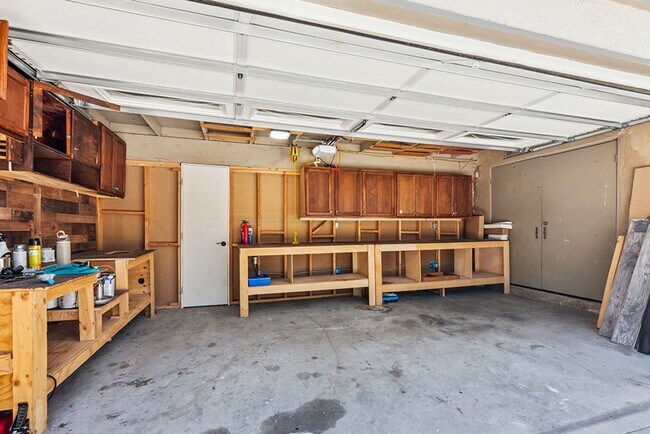 Building Photo - Spacious 3 Bed 2 Bath Townhome in Villa Po...