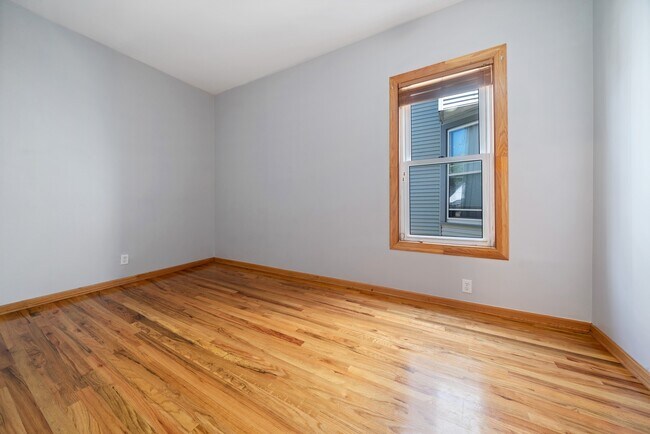 Building Photo - 3934 N Francisco Ave