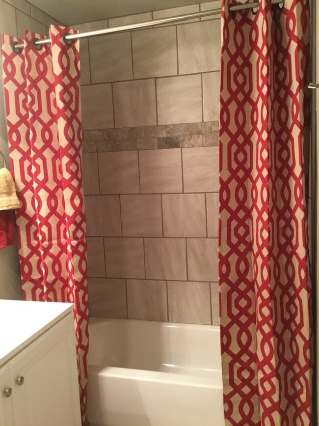 Building Photo - COLLEGE PROPERTY---PRE-LEASING FOR AUGUST! Amazing Updates! 3 bedroom 2 bath