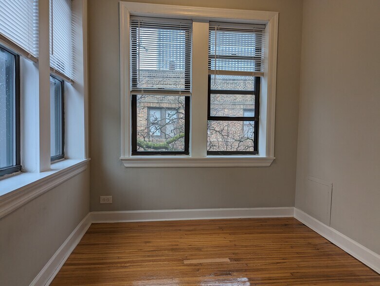 Building Photo - 3731 N Pine Grove Ave