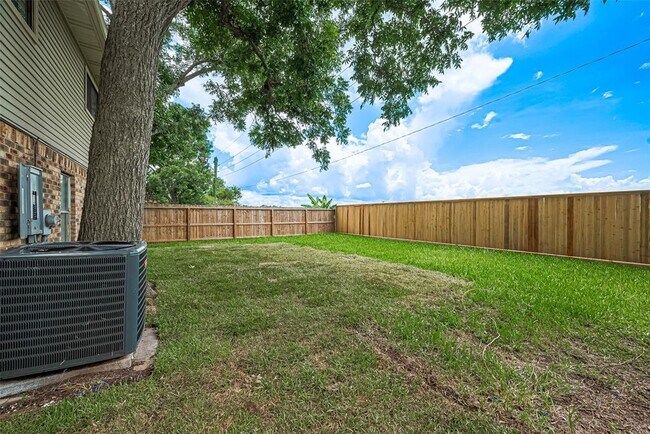 Building Photo - 1306 Briarmead Dr