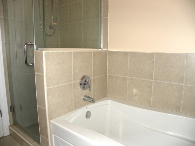 Building Photo - 57 Northfield Terrace