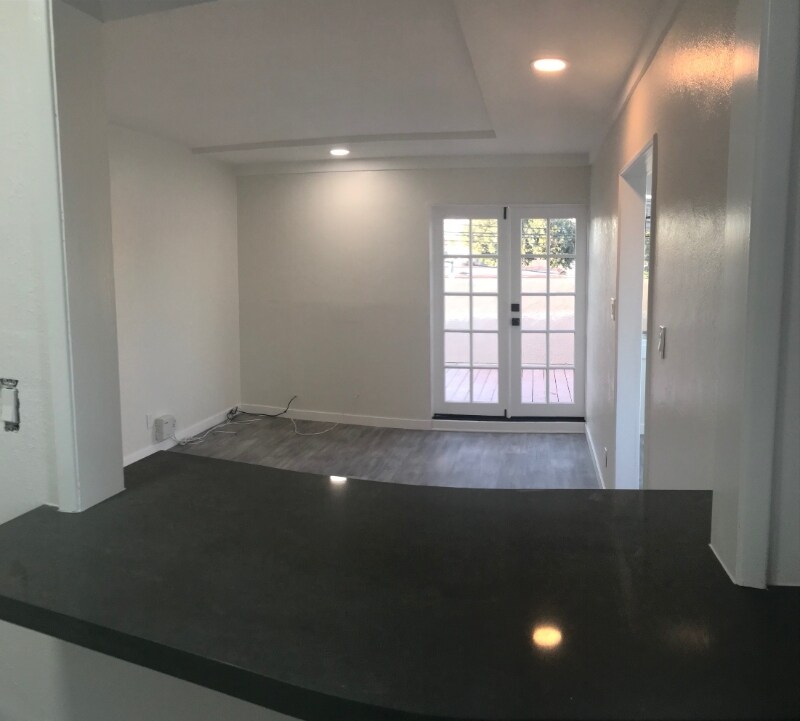 Building Photo - 3759 Lewis Ave