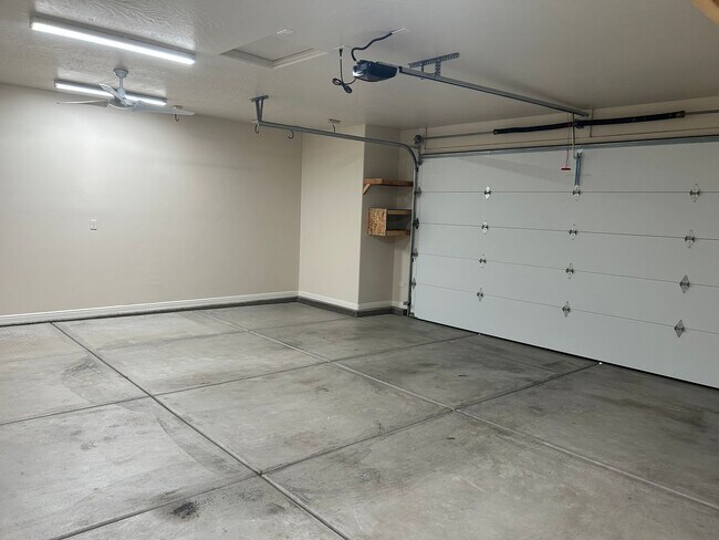 Building Photo - Spacious Single-Level Living in St. George!