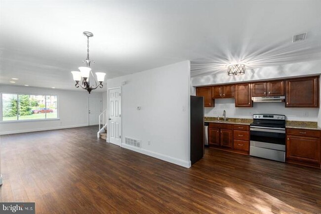 Building Photo - 3458 Norwood Pl