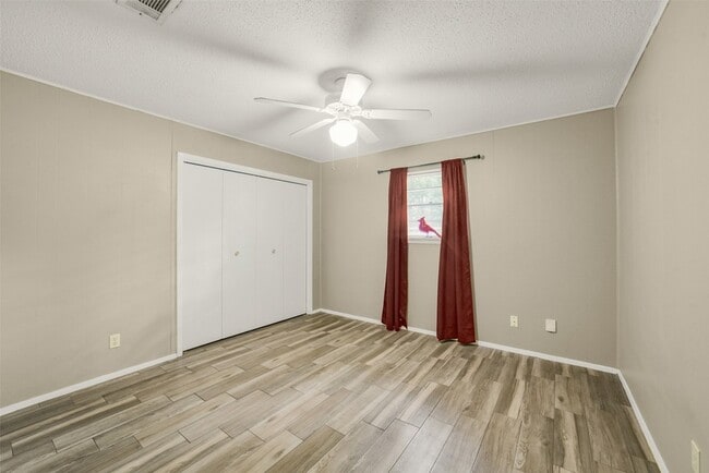 Building Photo - 23807 Red Oak Dr