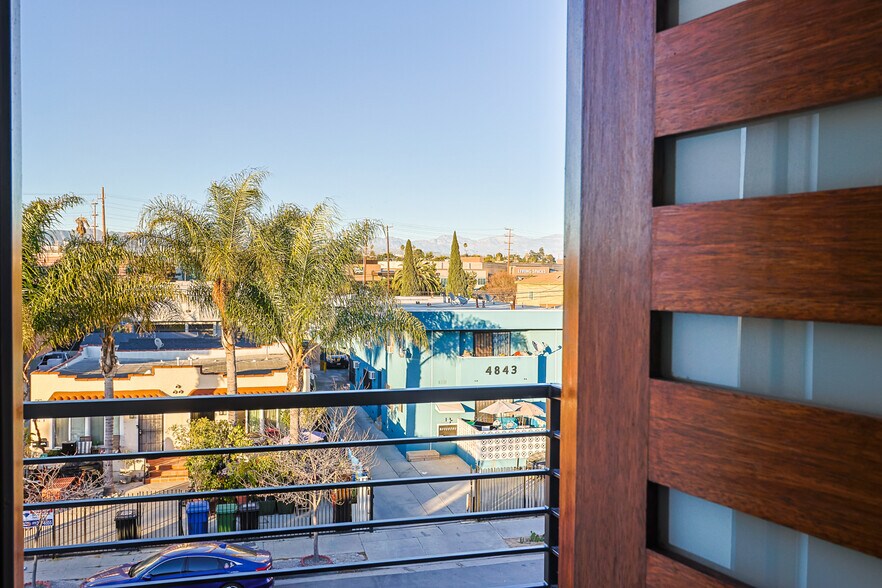 Building Photo - 4848 W 17th St